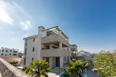 Image de Appartement de vacances avec un joli balcon et la climatisation