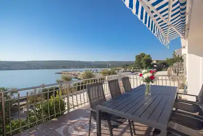 Image de Appartement de deux chambres prés de la plage Cizici, Krk (A-20433-d)