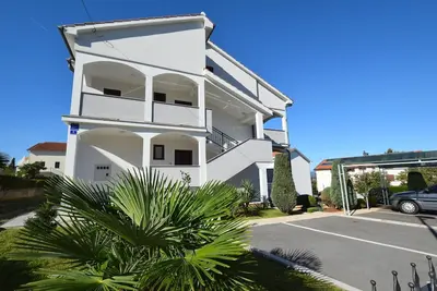 Image de Appartement de trois chambres avec la terrasse Njivice, Krk (A-20443-a)