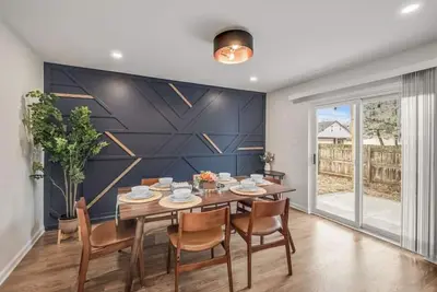 Image de Modern Charmer | Finished Basement | Patio | Games