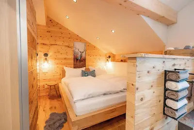 Image de Chalet Waldhäusl Zirben-Chalet with Sauna Whirlpool & Mountain Views – Sleeps 4