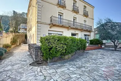 Image de Appartement au cœur de Lamalou-les-Bains, proche thermes et centre-ville, avec balcons et Wifi.