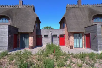 Image de Malerhaus Landzunge, thatched roof semi-detached house for 4-5 persons, beautiful birch view.