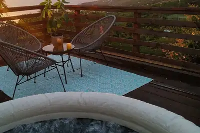 L'Ecrin Dubuisson Villa spacieuse  dans un jardin luxuriant avec bain à remous