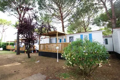 Image de Maison mobile avec terrain de sport et climatisation