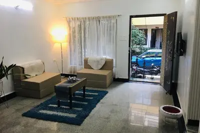 Image de 7 Minutes from Airport+Bathtub+Terrace+Bbq Backyard+Garden+Wifi