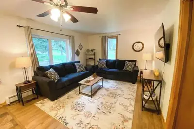 Image de Spacious 4 Br with theater, close to Airport