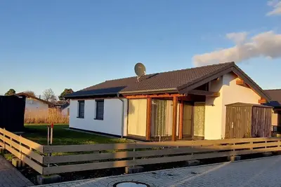 Image de Maison de vacances Butjadingen pour 1 - 6 personnes avec 3 chambres à coucher - Maison de vacances