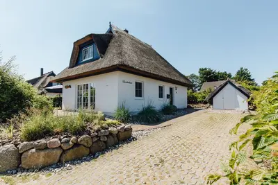 Image de Cozy thatched house on the Baltic Sea