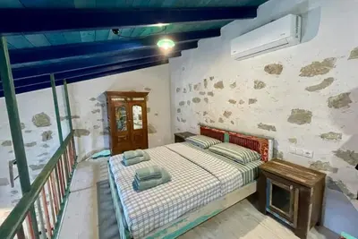 Image de fantastic studio Agio Farago, sleeping gallery, kitchenette, bathroom