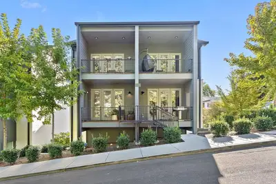 Image de Luxurious, Pet-friendly Home in Amazing Location