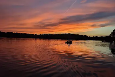 Image de Spectacular Sunsets on Premier Lake Sylvia