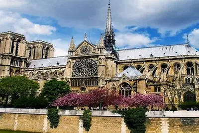 Image de Le Notre Dame- La Seine Along The Quais Des Grand Augustins