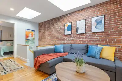 Image de *New* 3 Br South End Duplex with A/C steps to Downtown!
