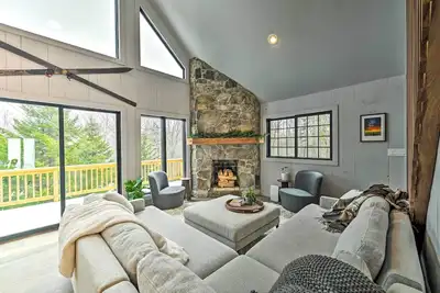 Image de Vermont Ski Chalet ~ 5 Mi to Magic Mountain