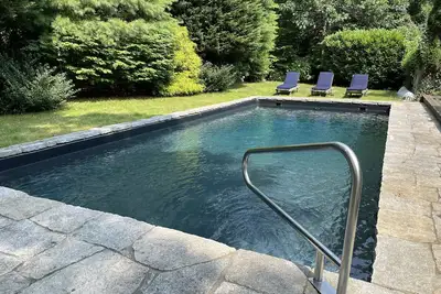 Image de Centrally Located Hamptons Getaway with Heated Pool