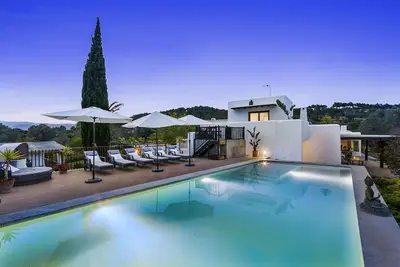 My Rental Homes - Villa Papiro with sea view from the infinity pool and the gardens
