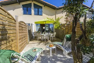 Image de Villa jumelée avec wifià 3mn de la plage, avec terrasse et jardinet