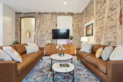 Image de Historic Irish Channel Home, Blocks to Magazine St. and St. Charles Ave.