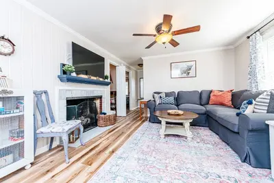 Image de Cozy home 2 min to Fairgrounds w\/ Trailer parking