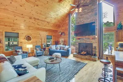 Image de Upscale Coosawattee Cabin w/ Hot Tub & Fire Pit!