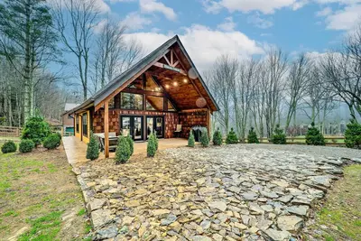 Image de Fire Pit & Grill: Modern Beech Mountain Cabin!