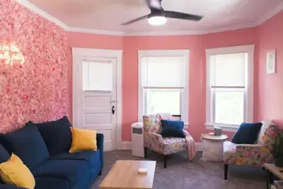 Image de Eclectic Stay in Waterloo Arts District