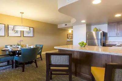 Image de Family resort with ocean view & balcony. Near theme parks.