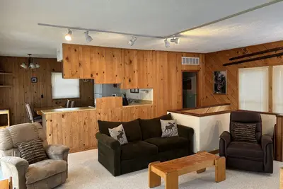 Image de Cozy Cabin, View of Boyne Mountain! Skybridge, Snowboard, Ski, Golf, Bike, Hike!