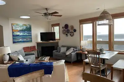 Image de Spacious Beach House - 30 seconds to sand