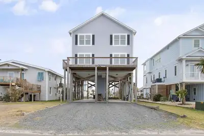 Image de New to Proactive Vacations! \"Tri-D's\" is a stunning 6 bedroom, 4 bathroom home With elevator!