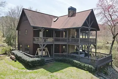 Image de River Ridge Retreat-Ocoee riverfront-5br/3ba- Hot Tub- Wifi-Pool Table -Trout fishing