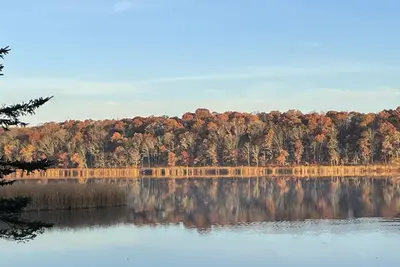 Image de Peaceful home on quiet lake – year round fun!