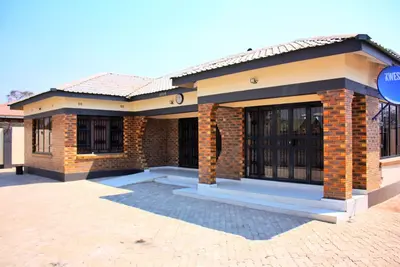 Image de ManaComfy - 14Bed House - 4 Baths - Victoria Falls