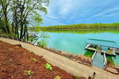 Image de Lakefront Home with Dock & Indoor Pool & King Beds! Great parking options!