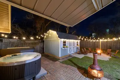 Image de Usfl! Hot Tub, Pool Table, Fire Pits, King beds, Bbq Fun! 🐾🏡