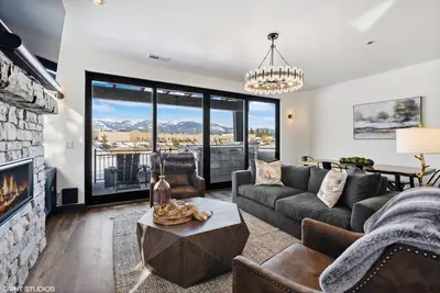 Image de Luxury, Views, & Convenience