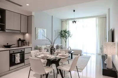 Image de Appartement de luxe meublé avec vue sur la mer et la marina, 2 chambres