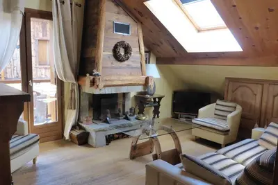 Image de Pied-à -terre confort au cœur d'Arêches-Beaufort, T3 lumineux avec balcon et commerces à pied.