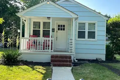 Image de Blue Haven Cottage, walking distance to the beaches along the Bay. Pet Friendly