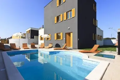 Image de Ideal for large families with children, sauna, whirlpool, outdoor pool, children's pool