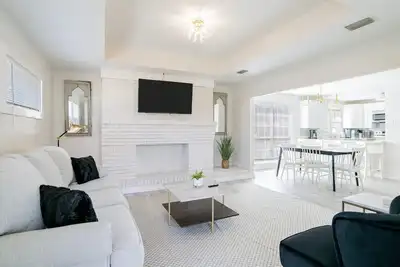 Image de House in Mobile Newly Renovated! Quiet street & centrally located to interstate!