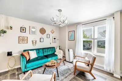 Image de Welcome to The Steele Magnolia! ! Completely renovated 2 bed\/1ba plus bonus futon couch
