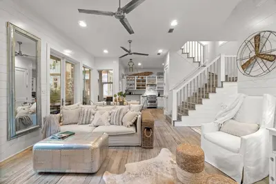 Image de Sunsoaked Seagrove Getaway | 2 Community Pools | 6 Bikes | Close to Seaside