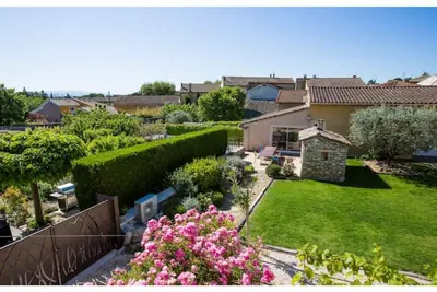 Image de L'Oustau de Famiho Gite climatisé dans Mas rénové à proximité d'Avignon piscine
