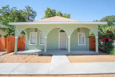 Image de 3 Br\/1 Ba Remodeled Home Near Downtown
