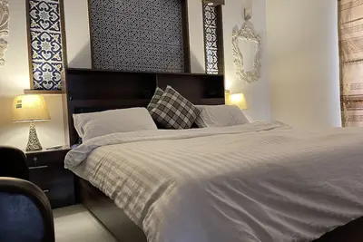 Image de Comfortable 5 bedroom house in heart of Lahore