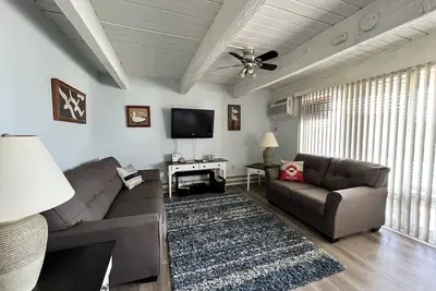 Image de Perfect Getaway. Only 1 block to the Beach
