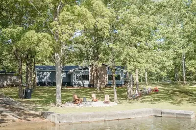 Image de Peaceful Lakefront Cottage on 2. 5 Acres, Newly-renovated, Sleeps 5 Guests, Private Boat Launch, Walcox Point
