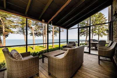 Image de Luxurious and Private Lakefront Estate!